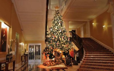 Christmas-tree-claridges