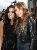 Mileycyrusdemilovatopremierewaltdisneywheovjjjv94l